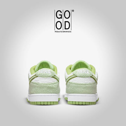 Nike SB Dunk Low "Fleece Honeydew"